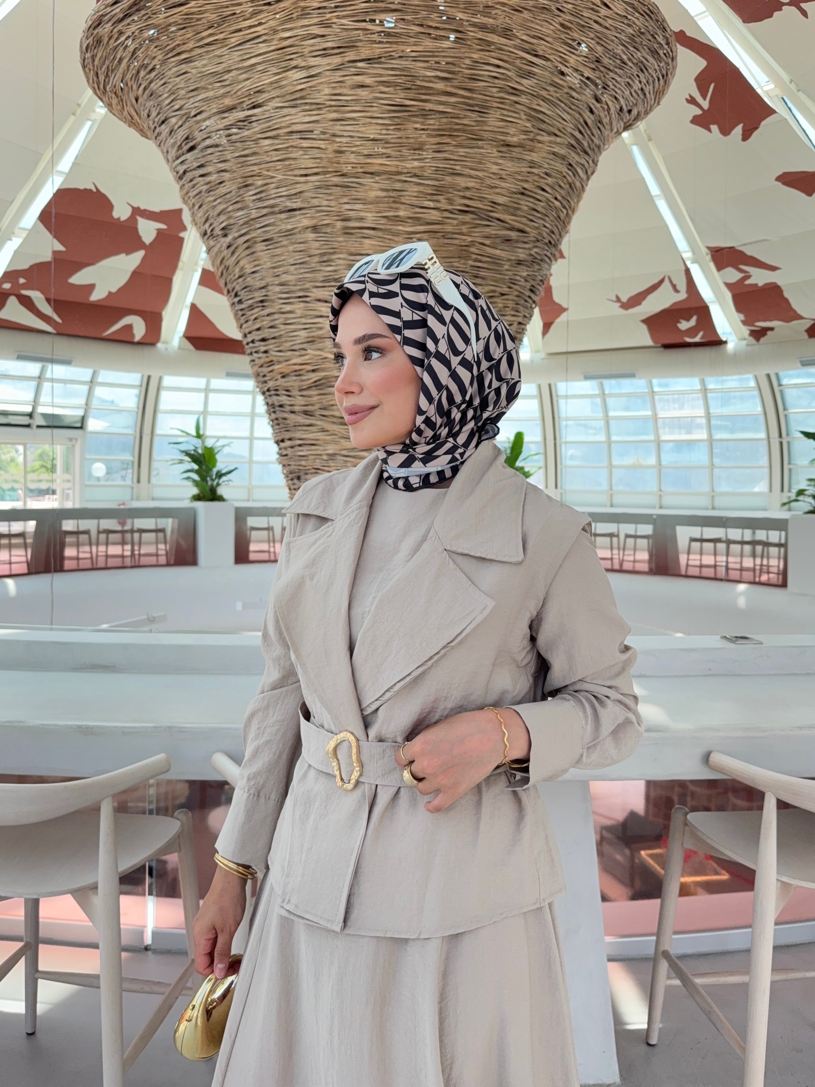 Kemer Detaylı Yelek Etek Takım